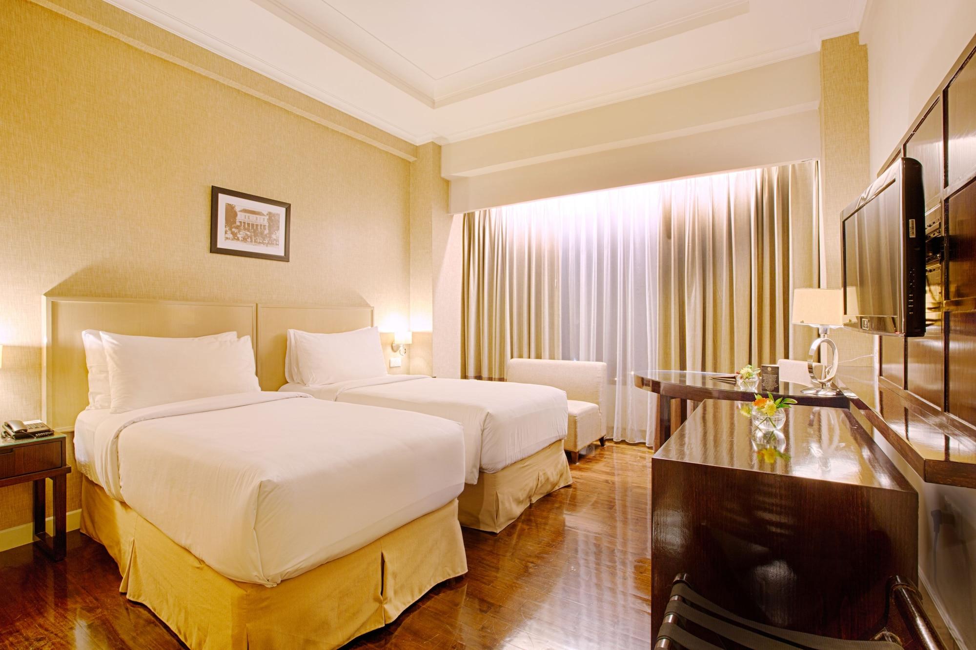Hotel Royal Kuningan 4*