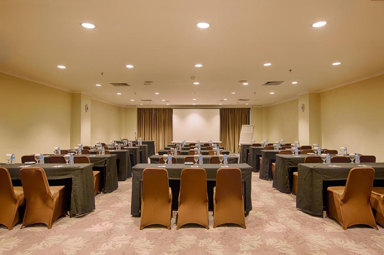 Hotel Royal Kuningan 4*